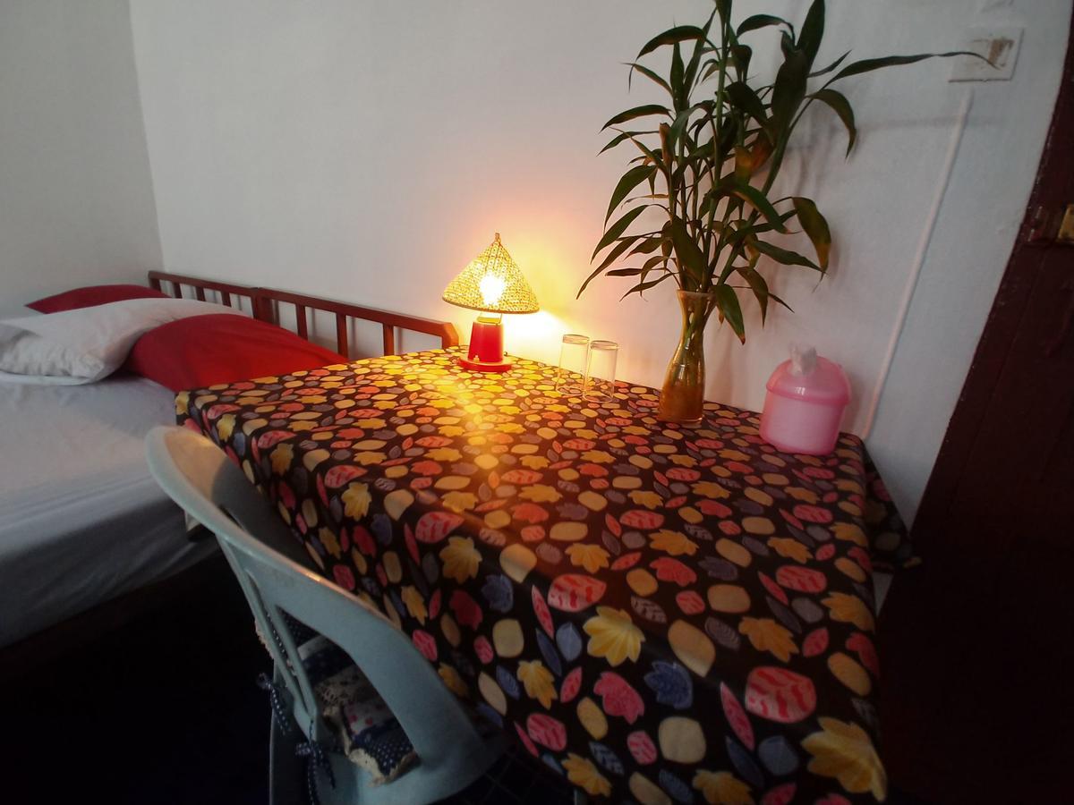 Prasuri Guest House Банкок Екстериор снимка