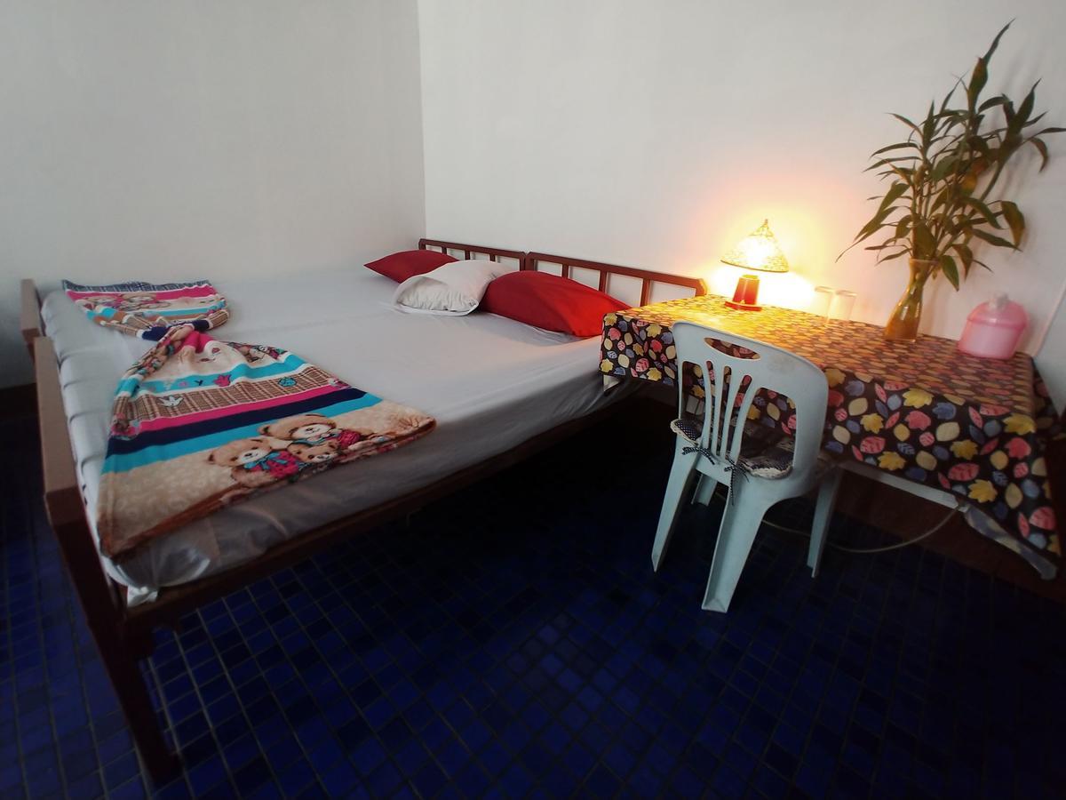 Prasuri Guest House Банкок Екстериор снимка
