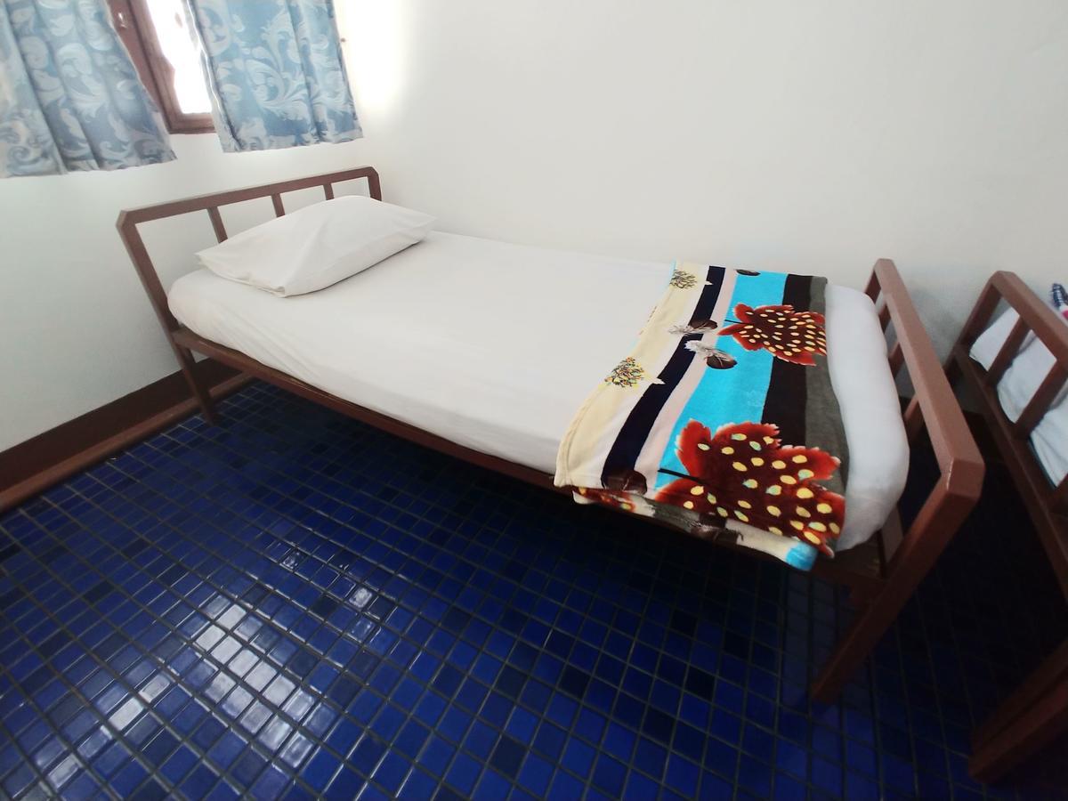 Prasuri Guest House Банкок Екстериор снимка