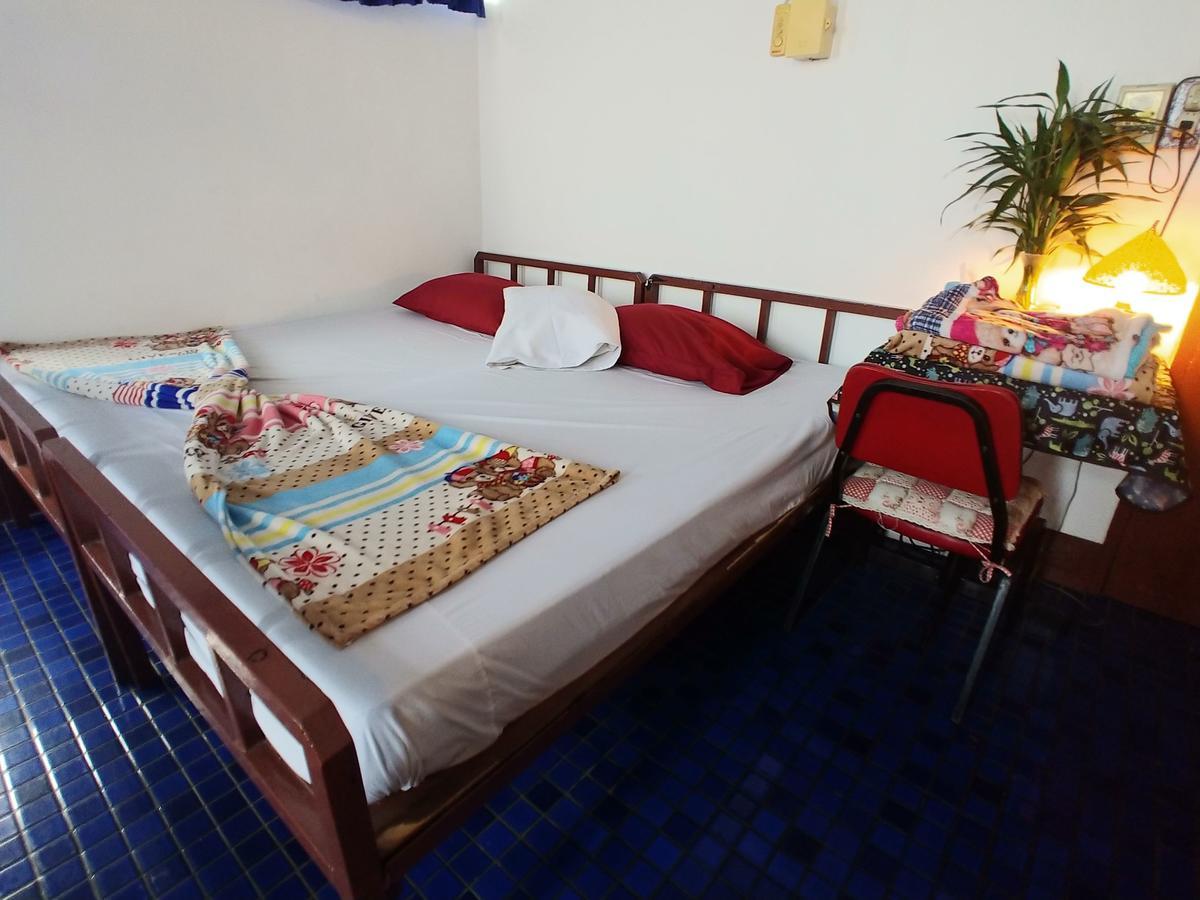 Prasuri Guest House Банкок Екстериор снимка