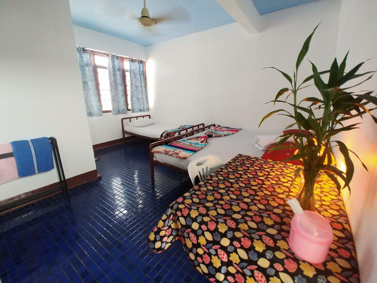 Prasuri Guest House Банкок Екстериор снимка