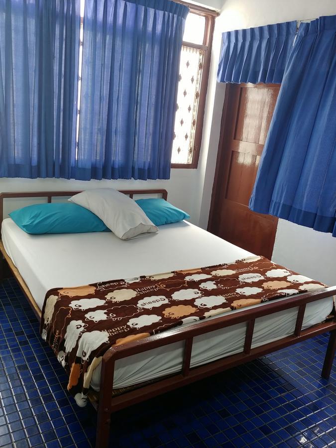 Prasuri Guest House Банкок Екстериор снимка
