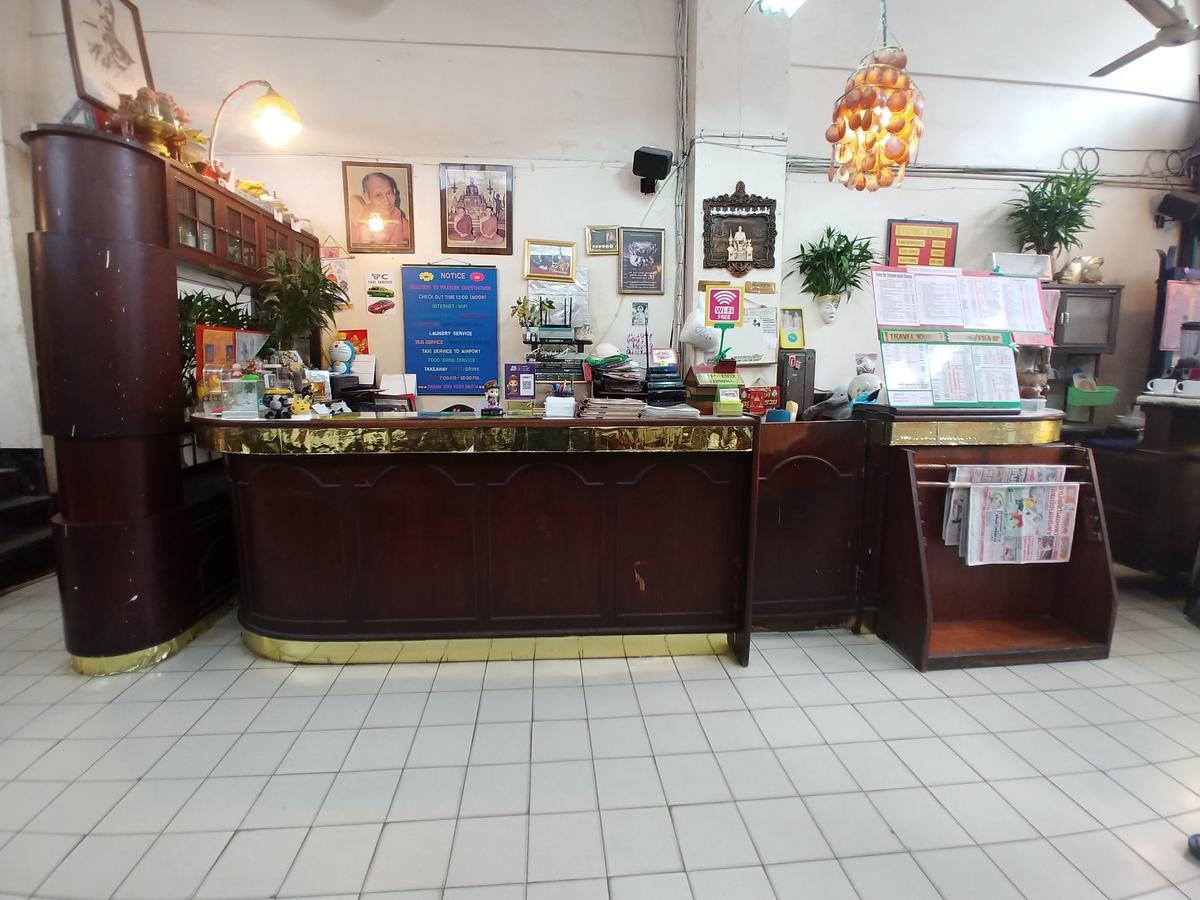 Prasuri Guest House Банкок Екстериор снимка