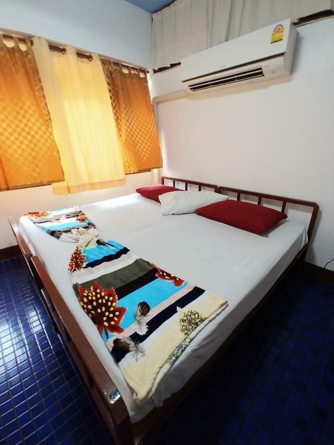 Prasuri Guest House Банкок Екстериор снимка