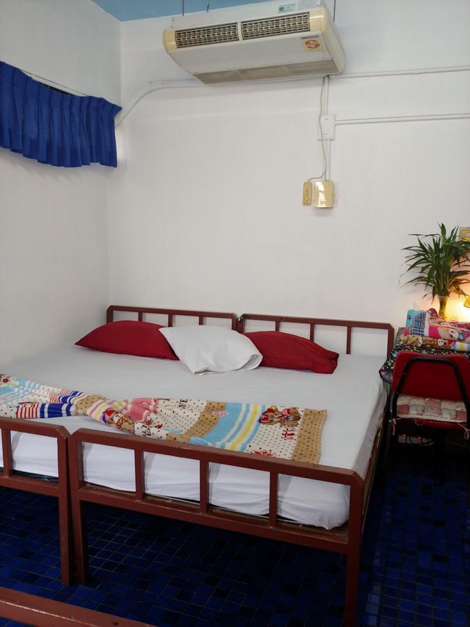 Prasuri Guest House Банкок Екстериор снимка