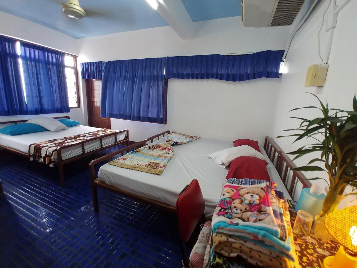 Prasuri Guest House Банкок Екстериор снимка